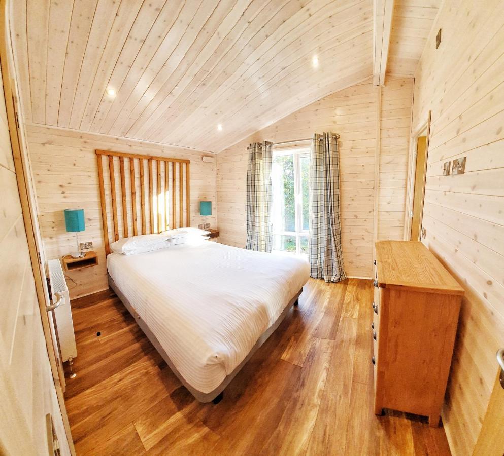 Skyline Lodge Loch Lomond Castle Lodges Balloch Exterior foto